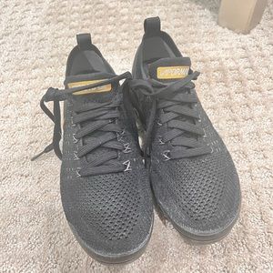 Nike Vapormax Black and gold size 6.5